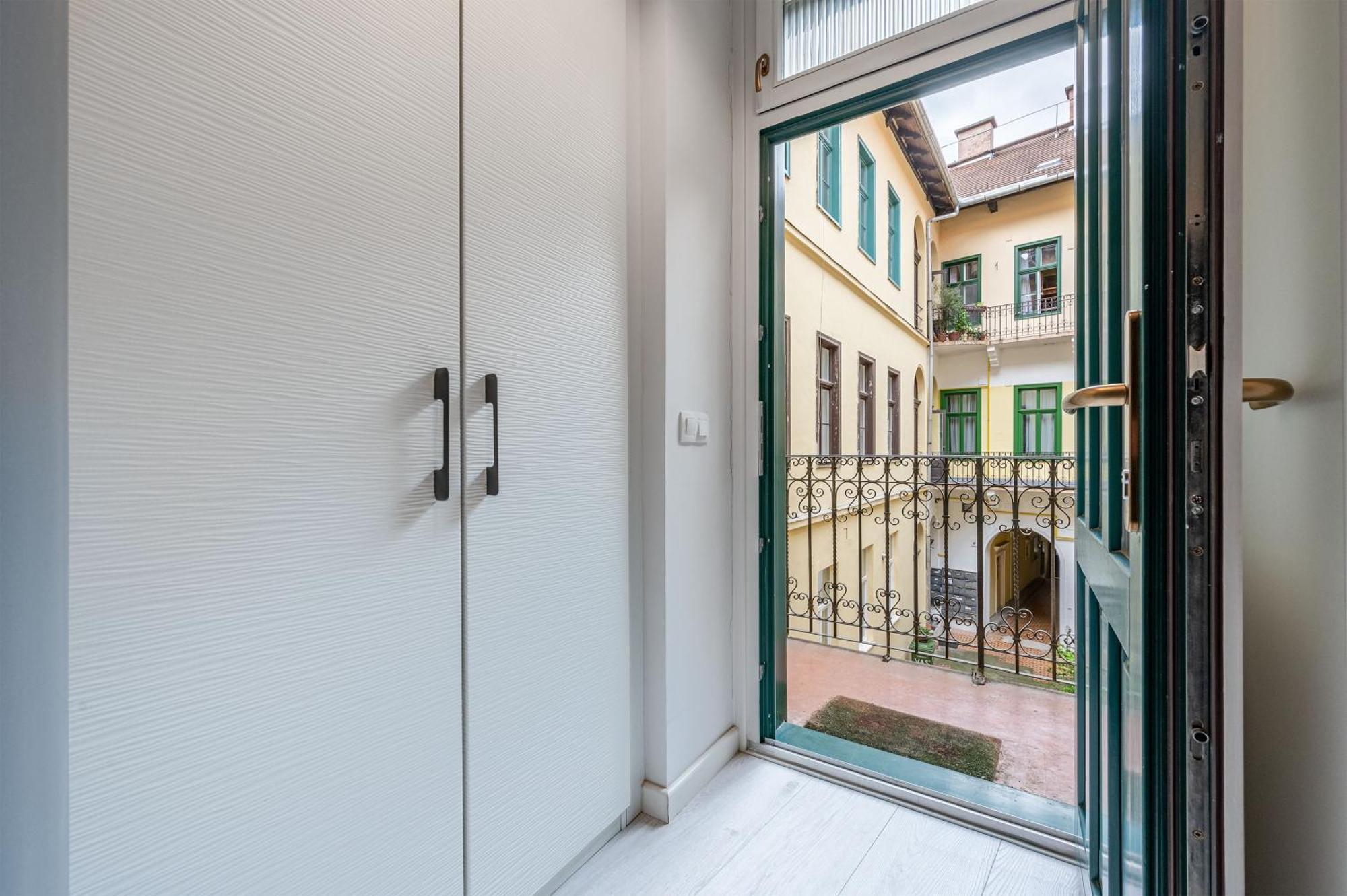 District 6Th Sense Apartment Budapest Luaran gambar