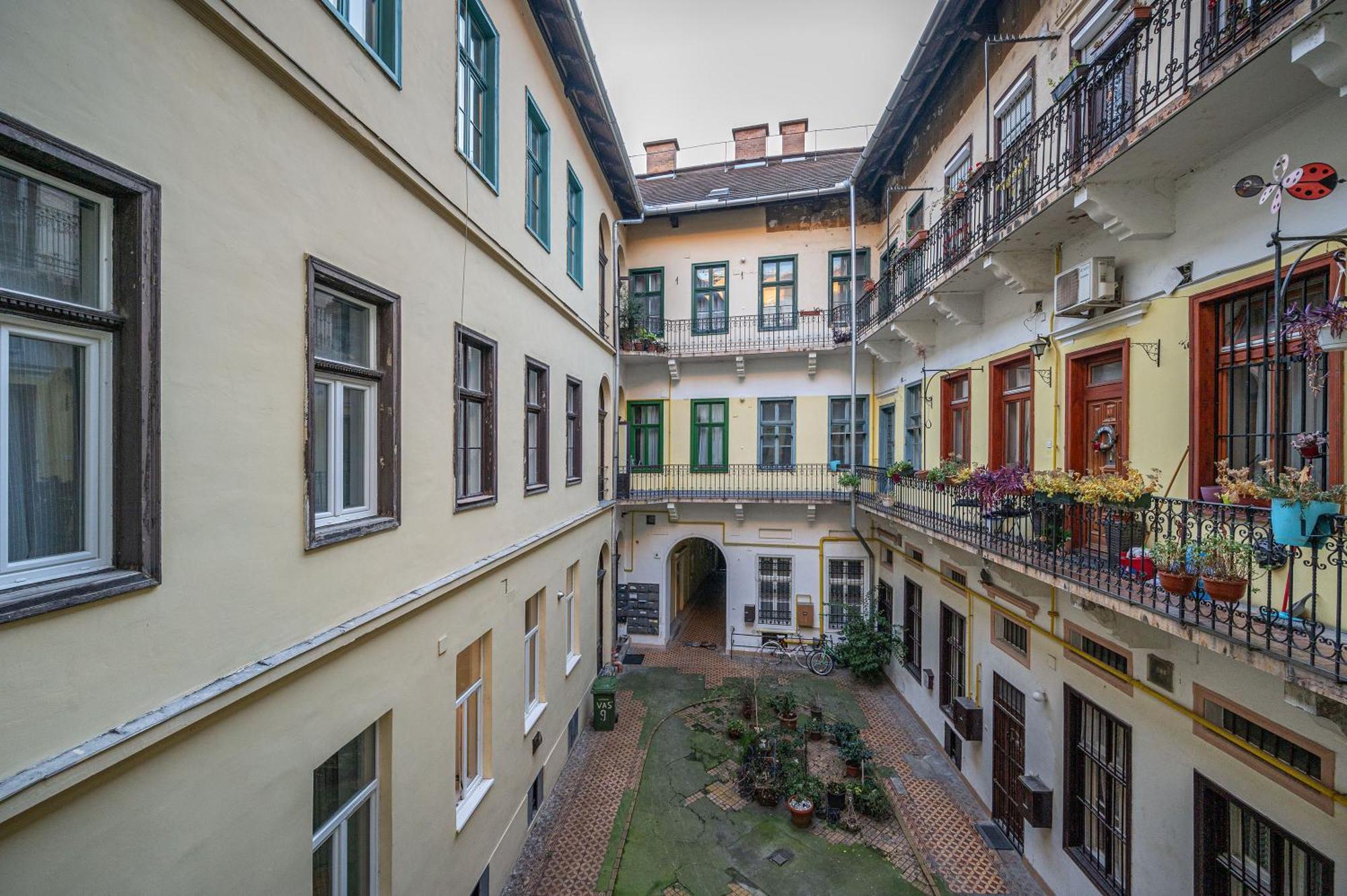 District 6Th Sense Apartment Budapest Luaran gambar